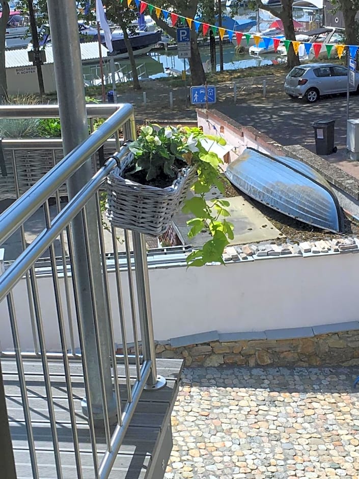 Schmuckkästle am Hafen