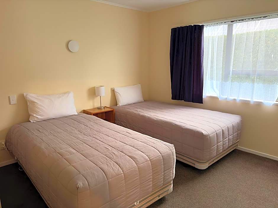 Tudor Lodge Motel