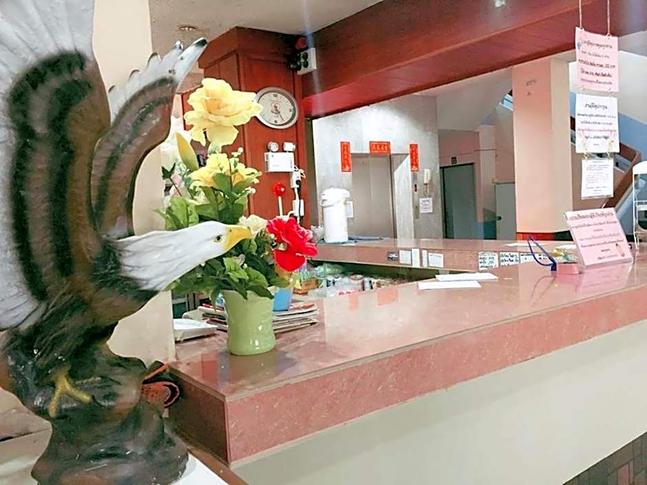 Pasawang Hotel (โรงแรมภาสว่าง)