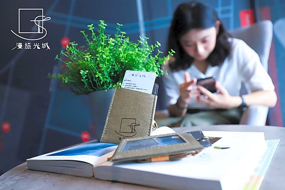 Slow Town Hotel - Glowing