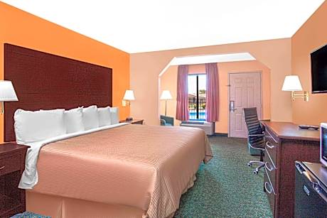 1 King Bed Non-Smoking