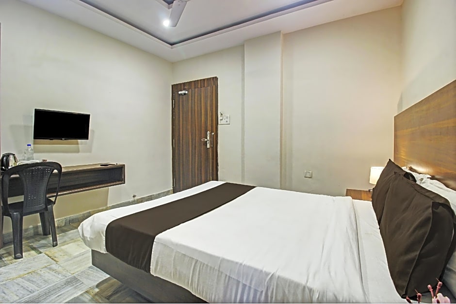 OYO 6651 Hotel Srujana Stay Inn