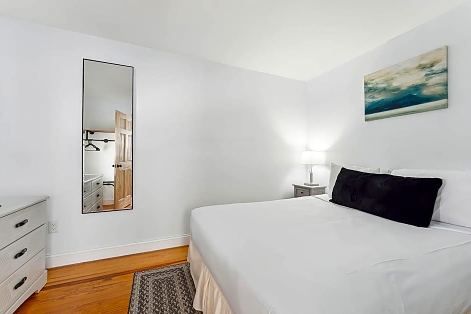 Daytona Inn and Suites