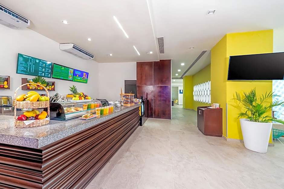 Krystal Urban Cancun-Malecon