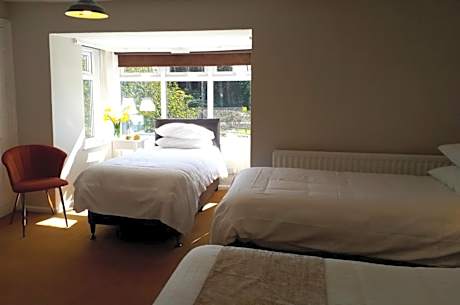 Family Room (2 Adults + 2 Children)