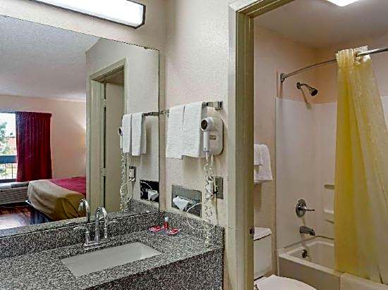 Econo Lodge Madison Airport