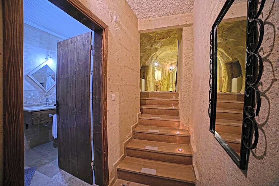 Jerveni Cave Hotel