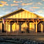 -Pet Friendly- Miners Cabin #5 -Two Double Beds - Private Balcony