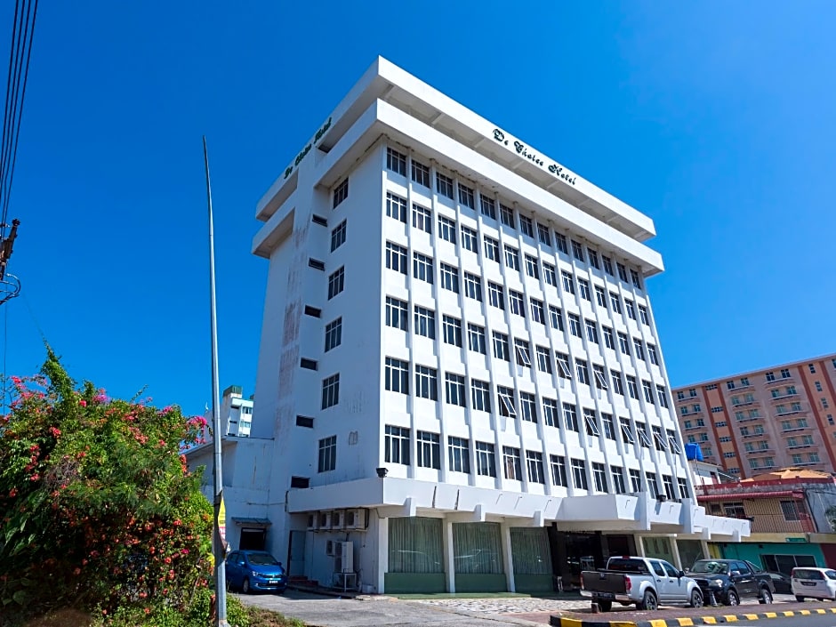 OYO 89619 De Choice Hotel