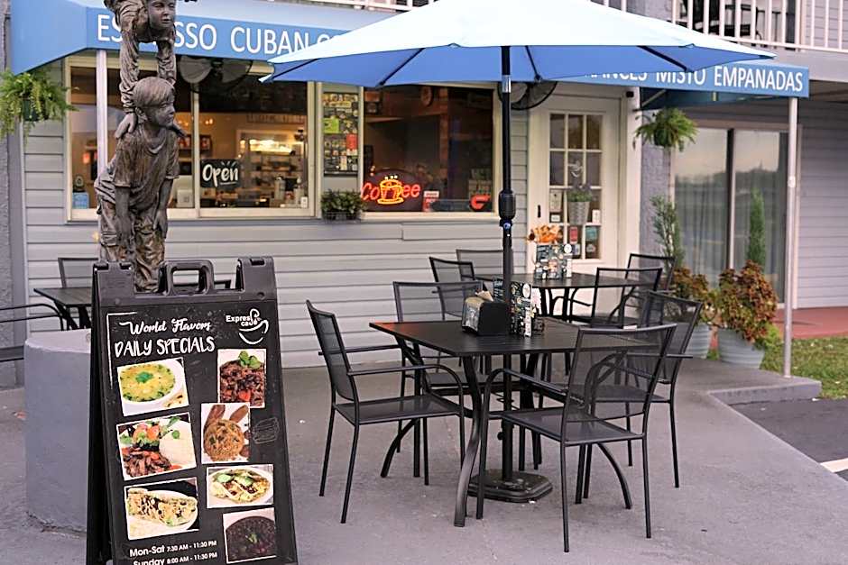 Celebration Suites At Old Town