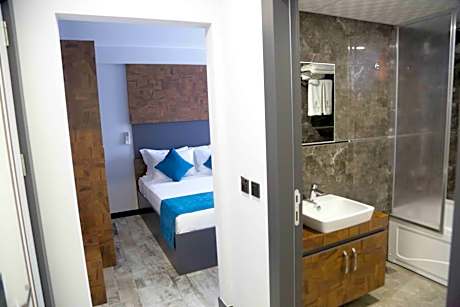 Suite with Mountain View