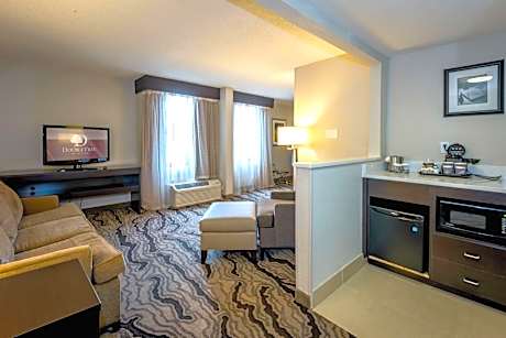 Deluxe King Room - Non-Smoking