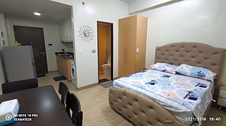 Apartment with Pool View