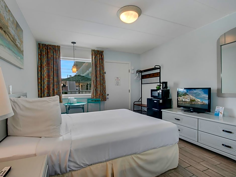Daytona Inn and Suites