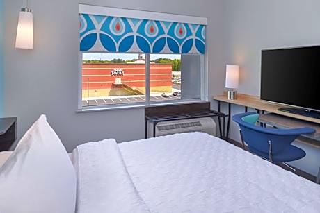 1 King Bed