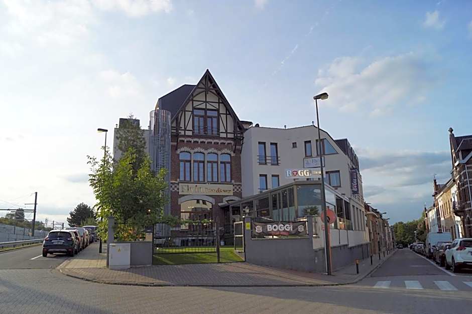 Fly inn Hotel Lounge & Nezzo Restaurant