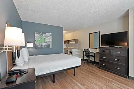 Queen studio with 1 Queen Bed - Disability Access/Non-Smoking