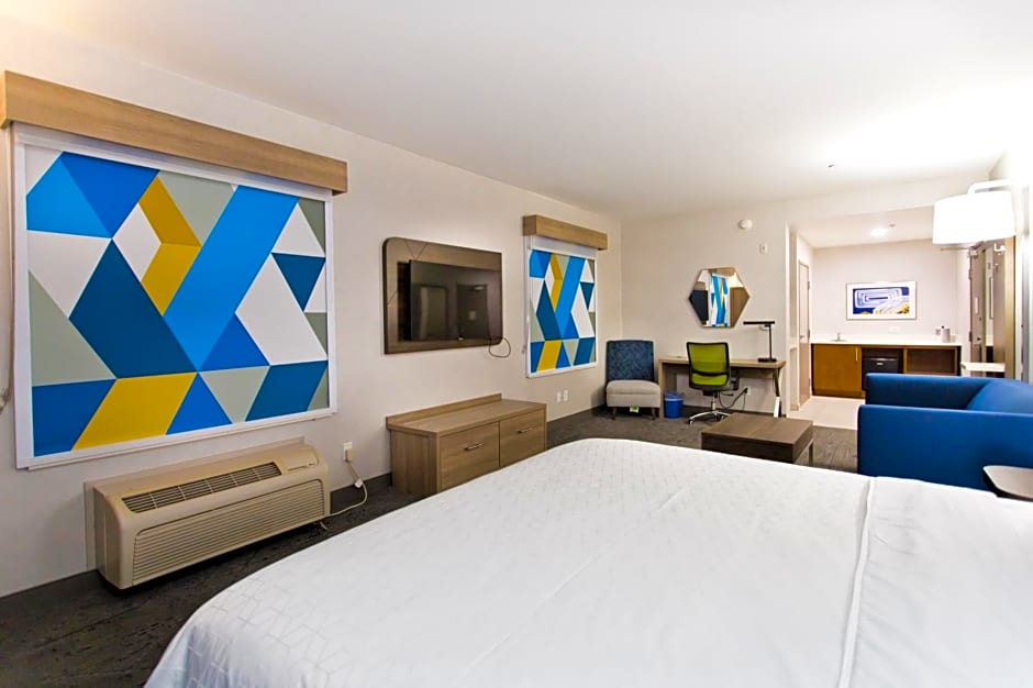 Holiday Inn Express & Suites Sacramento NE Cal Expo By IHG
