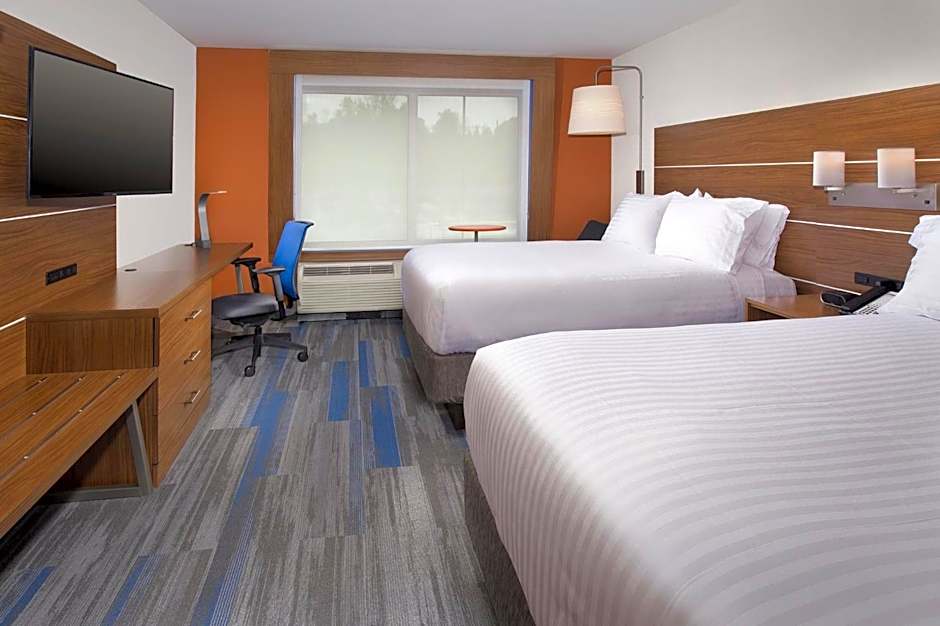 Holiday Inn Express & Suites Altoona By IHG