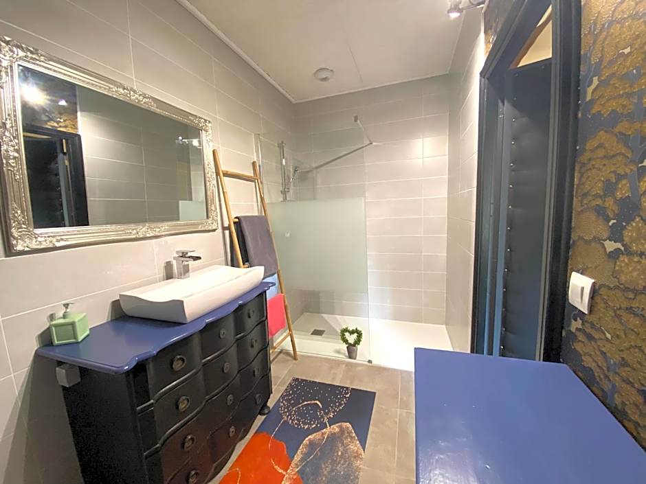 Ô Clair de Lune au cœur de Sarlat - Chambres climatisées - Parking privé - Piscine chauffée - Spa et massages