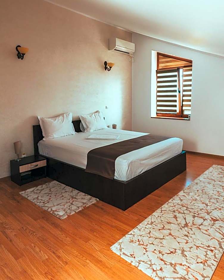 Delta Est Hotel & Restaurant