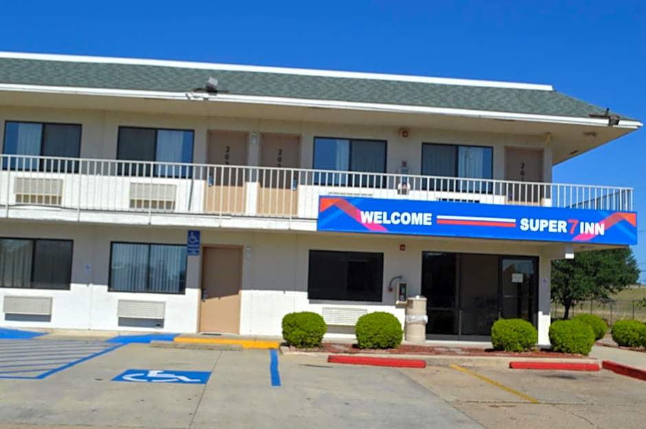 Photo 1 of 36 of Super 7 Inn
