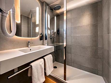 Superior Room with One Double Bed and One Single Bed