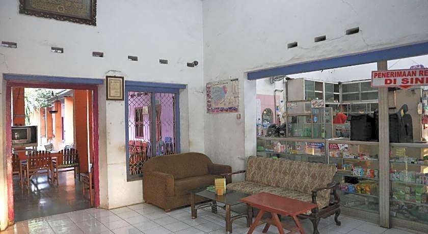 OYO Life 1972 Aman Family Inn Syariah