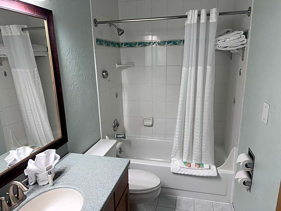 Promenade Inn & Suites Oceanfront