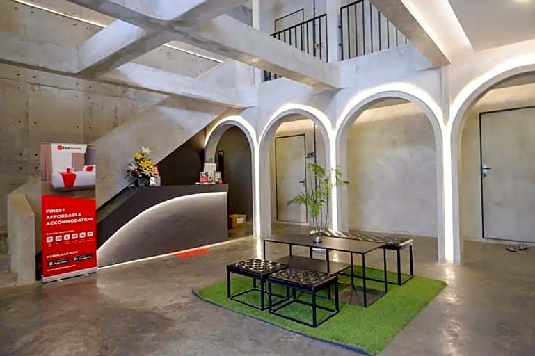 RedDoorz Plus near Kawasan Sam Poo Kong Semarang