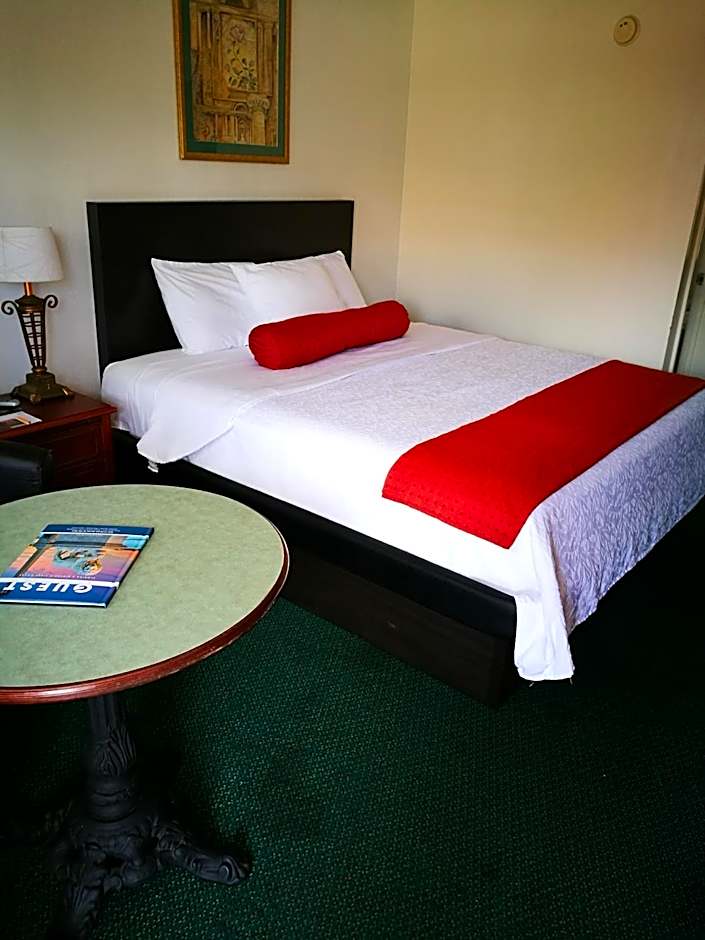Merida Inn & Suites
