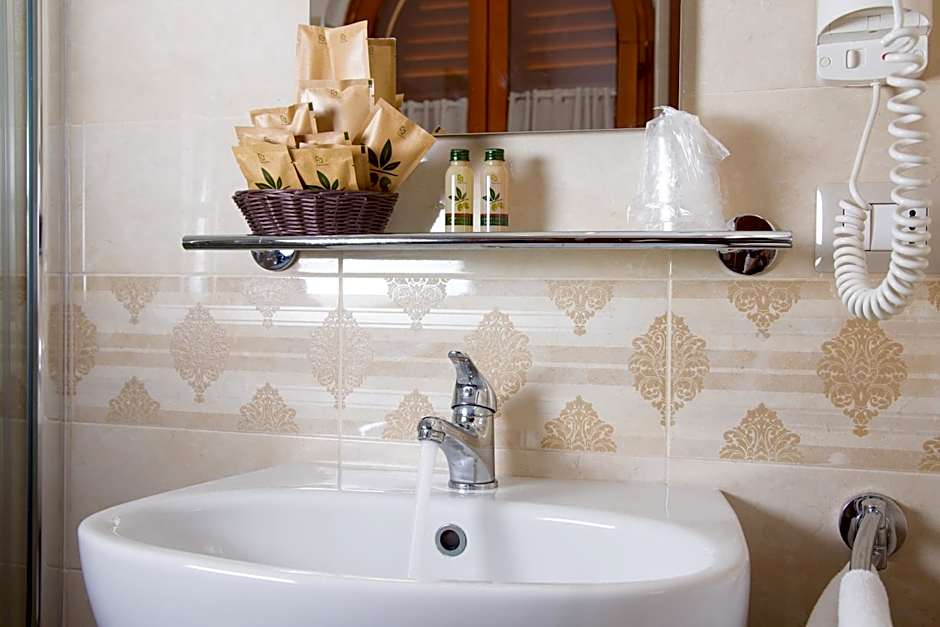 Hotel Arco Di Travertino