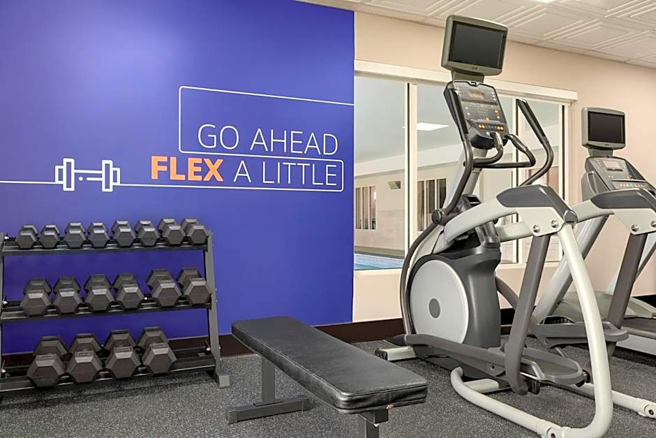 Holiday Inn Express & Suites North Fremont By IHG