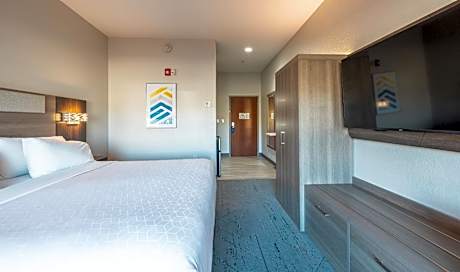 Standard King Room with Mobility Accessible Tub