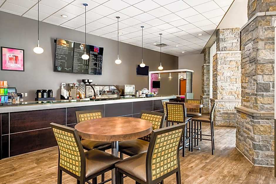 Crowne Plaza Milwaukee Airport by IHG