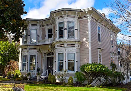 McCall House Boutique Hotel