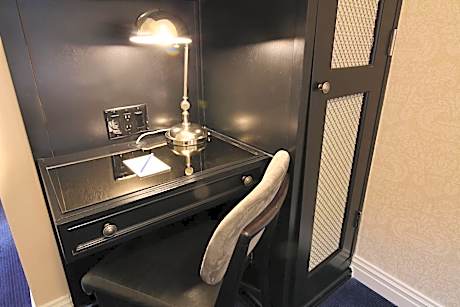 Studio 1 King bed