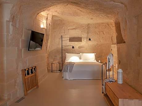 Deluxe Suite - Cave
