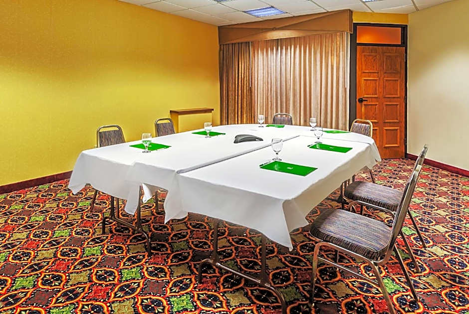 Holiday Inn & Suites Springfield-I-44 By IHG