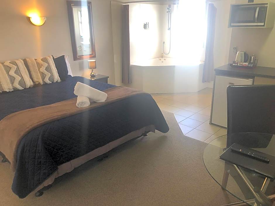 Absolute Lake View Motel