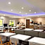 La Quinta Inn & Suites by Wyndham Lackawanna - Buffalo