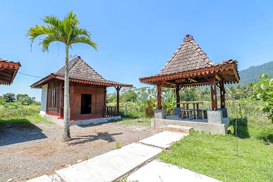 Balkondes Duta Menoreh by ZUZU