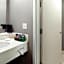Courtyard by Marriott Edison Woodbridge