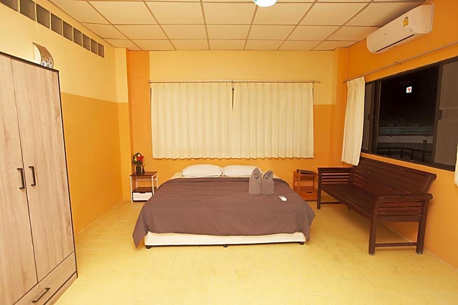 Holiday Phangan - Hostel & Bar