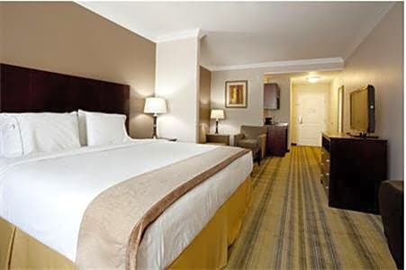 Holiday Inn Express And Suitescut Off Galliano By IHG