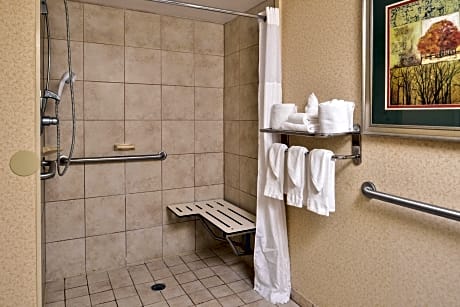 2 Queens Hearing Accessible Nonsmoking