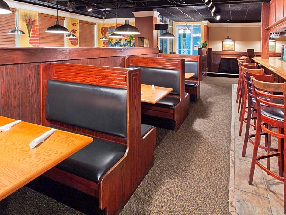 Holiday Inn Brunswick-I-95 (Exit 38)