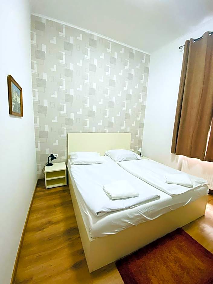 Easy Star Hotel