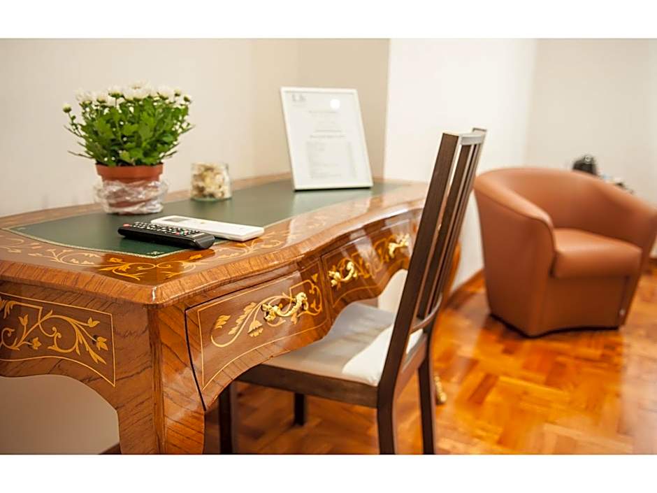 Lh Royal Suites Terrace