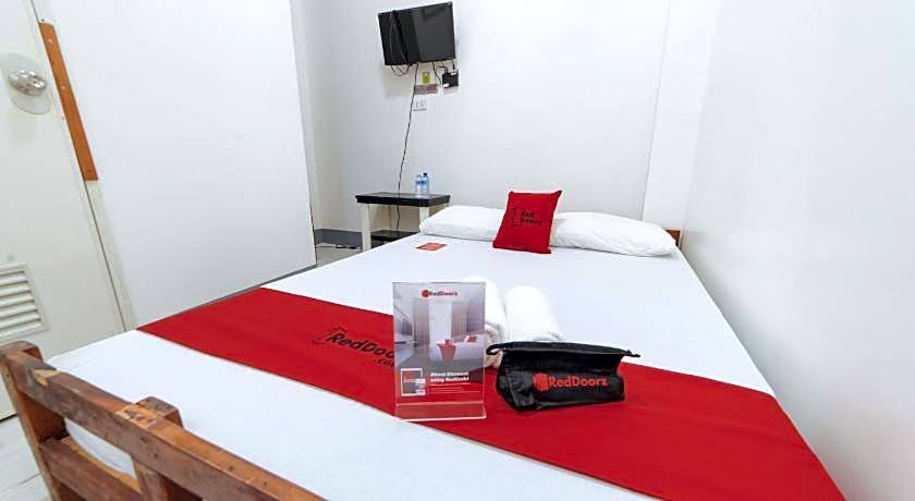 RedDoorz @ Plaza Jaro Iloilo